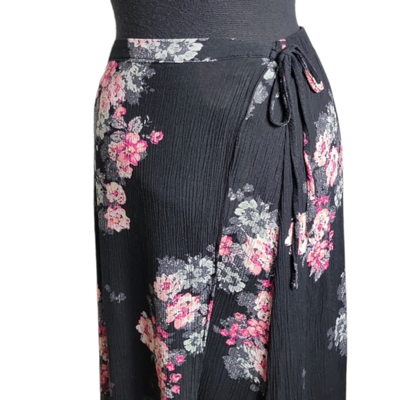 Maurices black floral print faux wrap high low maxi skirt size medium - Picture 3 of 6